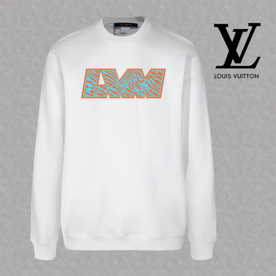 🅿️250 hot style on the shelves🔥❗ 💫〖Louis Vuitton LV〗 Fashionable round neck sweatshirt, casually matched with various styles, it is perfectly handsome😎The whole dress is made of double waistcoats, which makes the whole dress more three-dimensional. Not ordinary factories can do such fine work. The 2025 spring style counters are on sale, exquisite round neck terry sweatshirt, high-end double-strand pure cotton Customized drawstring ribs are dyed in the same vat and are complete with three standards. The chest craftsmanship adopts a simple and elegant pattern on the chest, which is easy to control for any age group! Fit and comfortable! Customized thickened 440g terry sweatshirt fabric, soft and comfortable to the touch, with a three-dimensional shape! 🙌🏻 It’s also very breathable, so it’s a versatile style that can be worn with any outfit! ✔Color: Black White Apricot Size: S M L XL 2XL